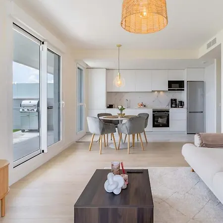 Lejlighed Modern 2-bed With Huge Terrace *
