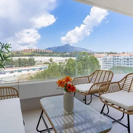 Modern 2-bed With Huge Terrace Lejlighed *