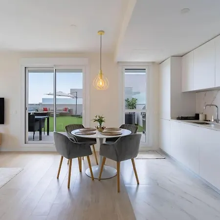 Lejlighed Modern 2-bed With Huge Terrace Marbella