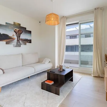 Lejlighed Modern 2-bed With Huge Terrace
